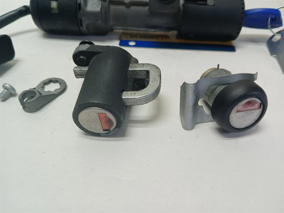 08 Buell XB12X Ulysses Interruptor de encendido Bloqueo Tapa de gas y llaves Foto 3 de 4