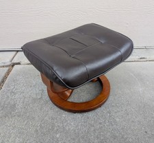 Poggiapiedi in legno curvato ottomano metà secolo moderno Ekornes STILE SCANDINAVO F42