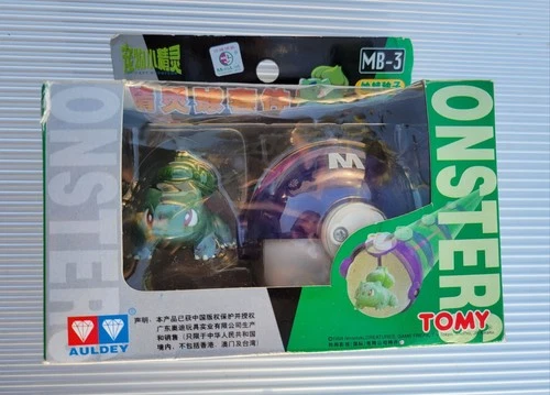TOMY: Pokemon Monster Collection - Master Ball and Bulbasaur Figure #MB-3