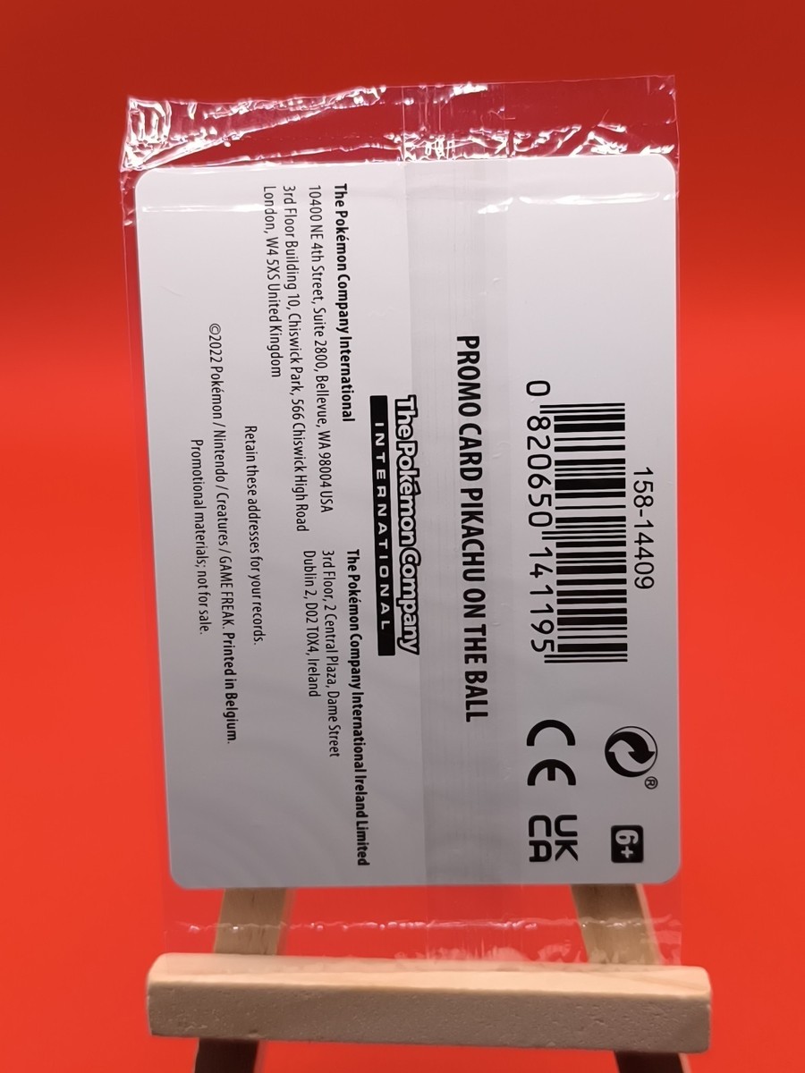 Pikachu On The Ball 001/005 Special Futsal Promo Pokemon Card New