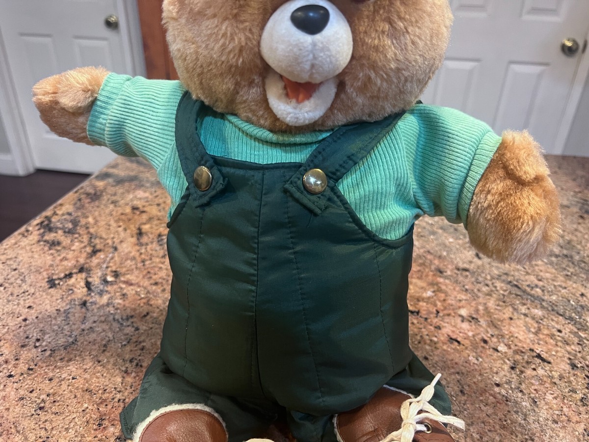 1985 Worlds Of Wonder Teddy Ruxpin With Adventure Hiking Outfit