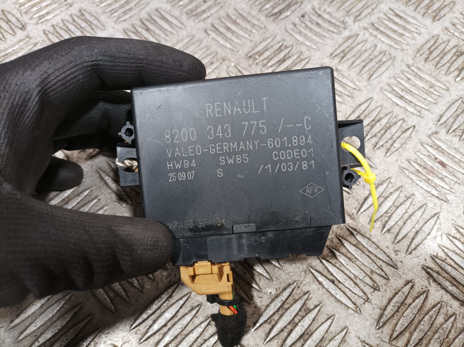 Renault Master II 2005 Control Module PDC 8200343775 for sale  