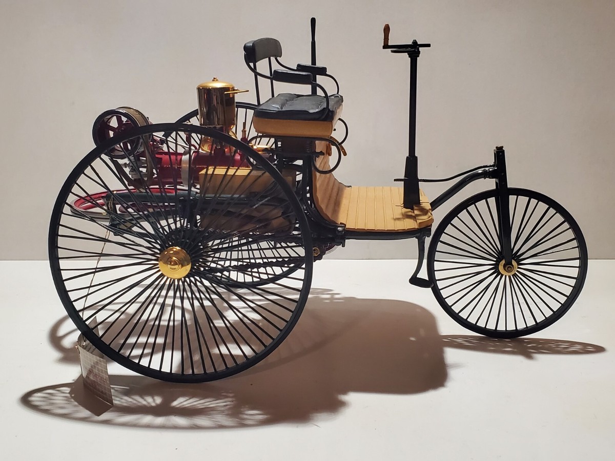 Franklin Mint 1886 Benz Patent Motorwagen Car & Case 1:8