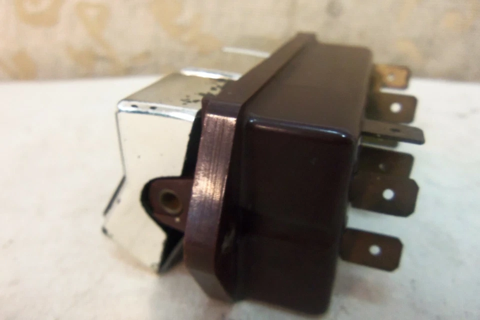 NUEVO DE LOTE ORIGINAL OPEL TRIPLE LUZ BASCULANTE INTERRUPTOR CLÚSTER CLÁSICO DISCO OLÍMPICO  Foto 4 de 4