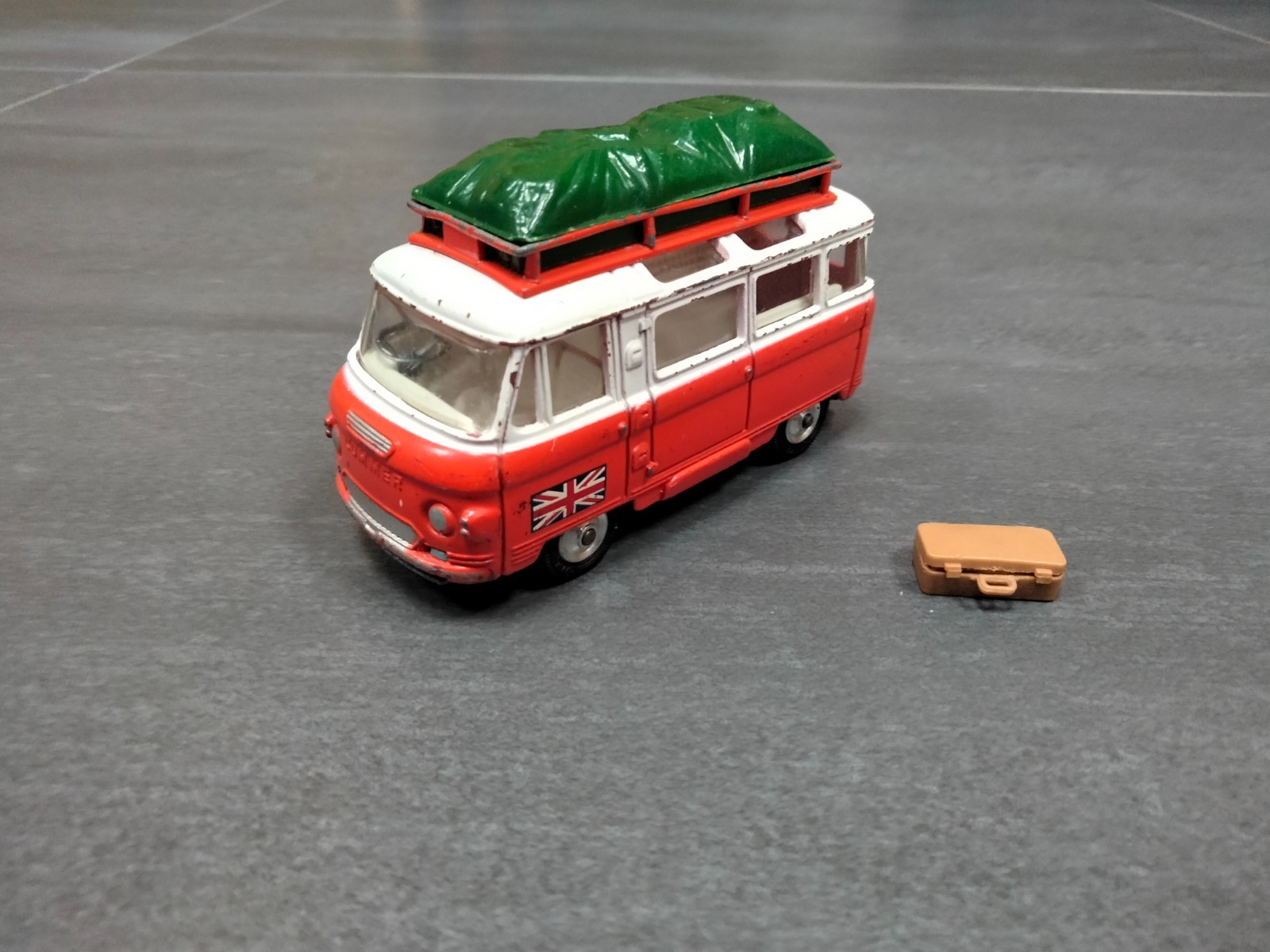 Corgi 508, Holiday Camp Commer Bus - Free Price Guide & Review