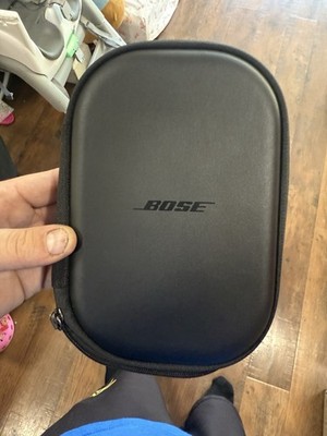 BOSE noise canceling headphones bluetooth pretty much new 