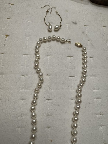 Japan Akoya Pearl Necklace white strand 8.5-9/9-9.5/9.5-10mm 14K gold clasp 18" - Picture 2 of 6