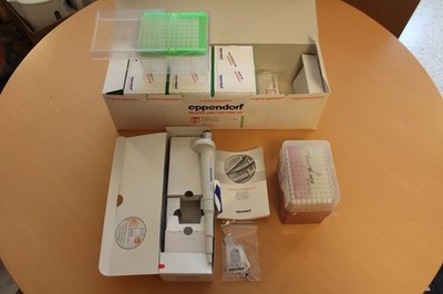 Kolbenhub - Pipette, Eppendorf Reference, 1000 µl, + Spitzen. Ungebraucht.