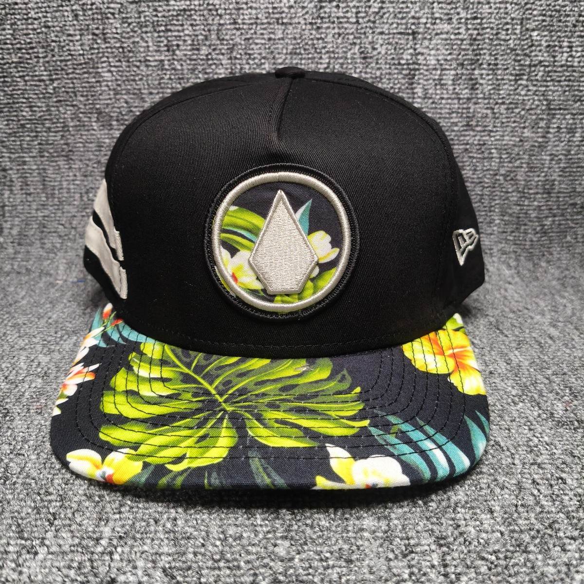 New Era x Volcom 9FIFTY Snapback Hat Cap Black Floral Tropical Brim Flat Bill