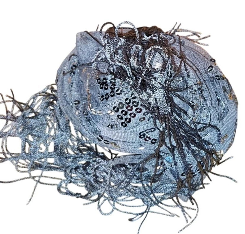 Elegante bufanda de encaje con lentejuelas plateadas vintage con flecos Foto 2 de 4