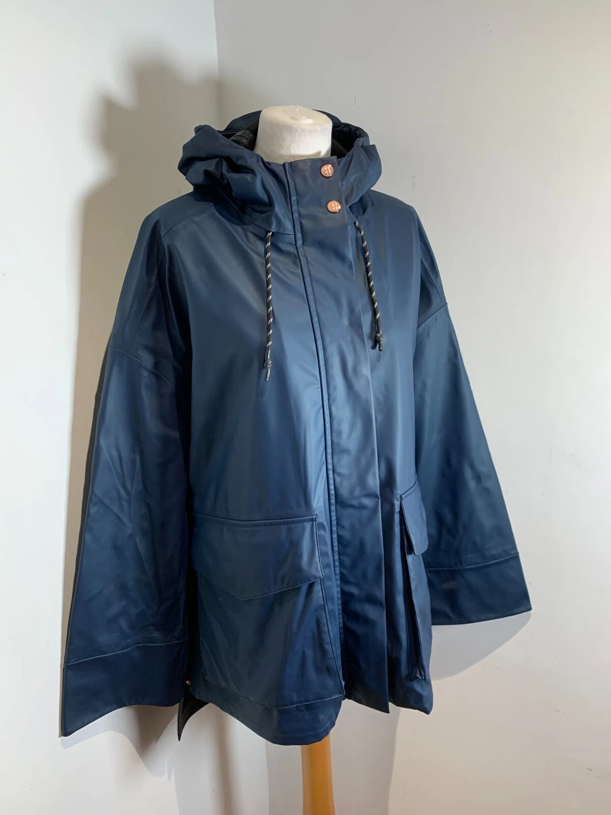 Sweaty Betty poncho rain coat jacket Size M VGC navy blue hooded A line oversize
