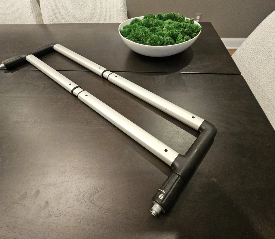 2017-24 Cadillac XT5 e 2010-16 SRX divisória traseira rack ajustável fabricante de equipamento original - Imagem 2 de 4