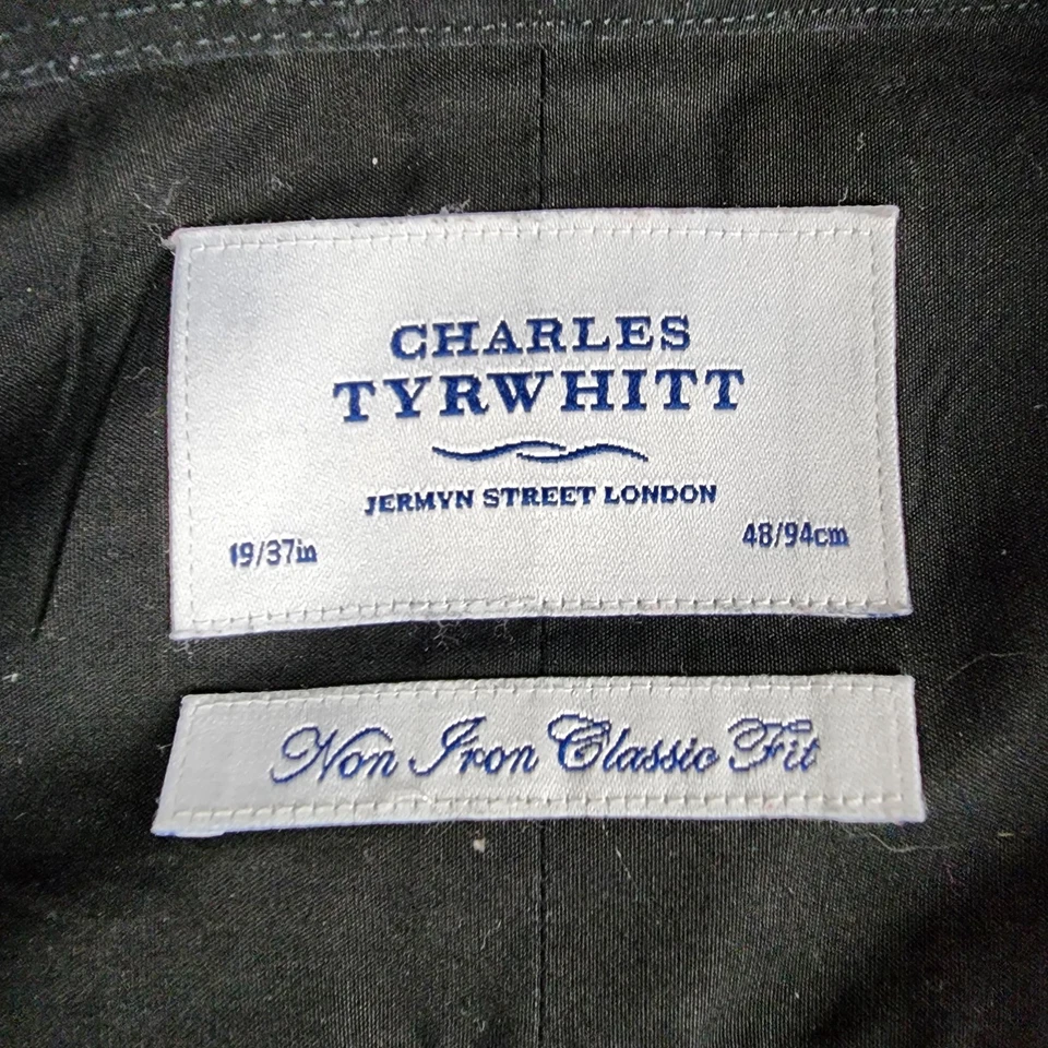 Camisa de vestir Charles Tyrwhitt para hombre 19/37 negra sin hierro calce clásico ropa formal Foto 2 de 4