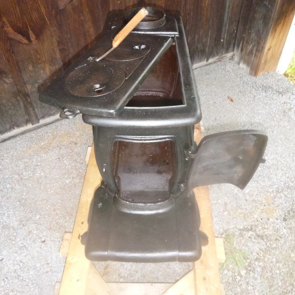 Estufa de leña antigua Foto 3 de 4