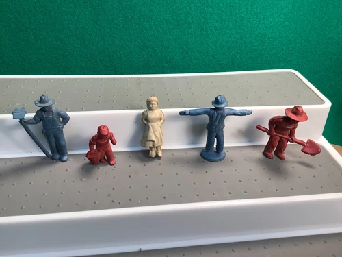 VINTAGE 1950'S MARX FARM PLAYSET 60MM VINYL FIGURES