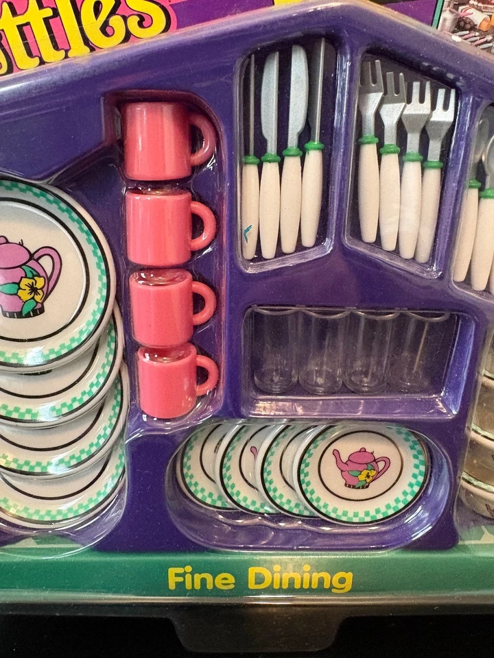 Kitchen Littles Tyco Vintage Juego de Comedor Fino 1995 NRFB Foto 3 de 4