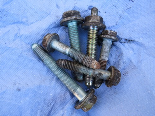 VW Golf 4 IV 1.6 101PS Schrauben Motor an Getriebe Schraubenset