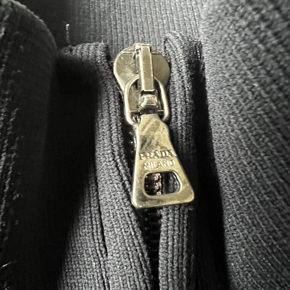 Chaqueta cortavientos de nailon para mujer Prada Linea Rossa talla M forrada de vellón Foto 4 de 4