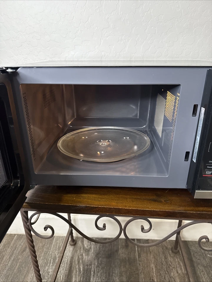 Magic Chef 900 Watt 0.9 Cu Ft Digital Touch Small Countertop Microwave, Black - Image 4 of 4