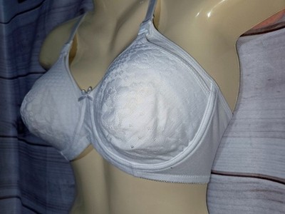 Medela 34B Seamless Underwire Maternity/Nursing Bra 1 Hand Release Cup Style 36