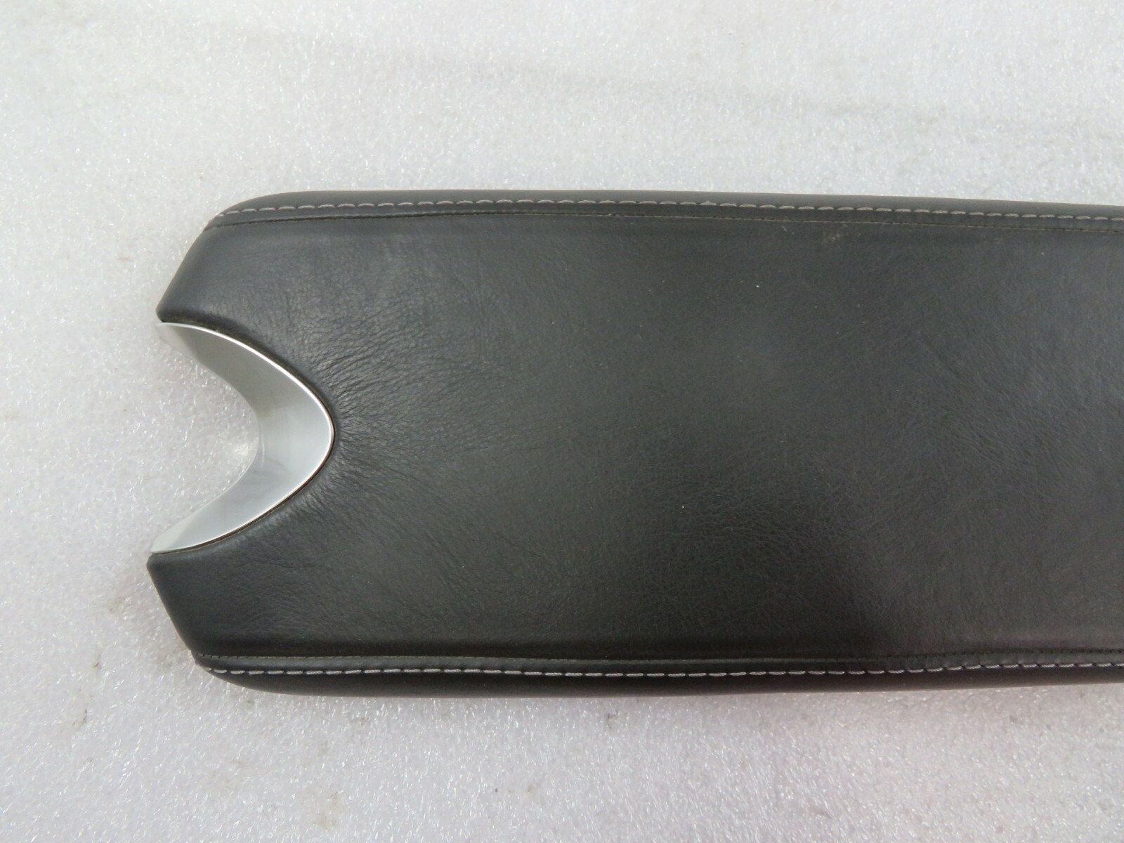 McLaren 720S, Console Front Lid, Dmg, Used