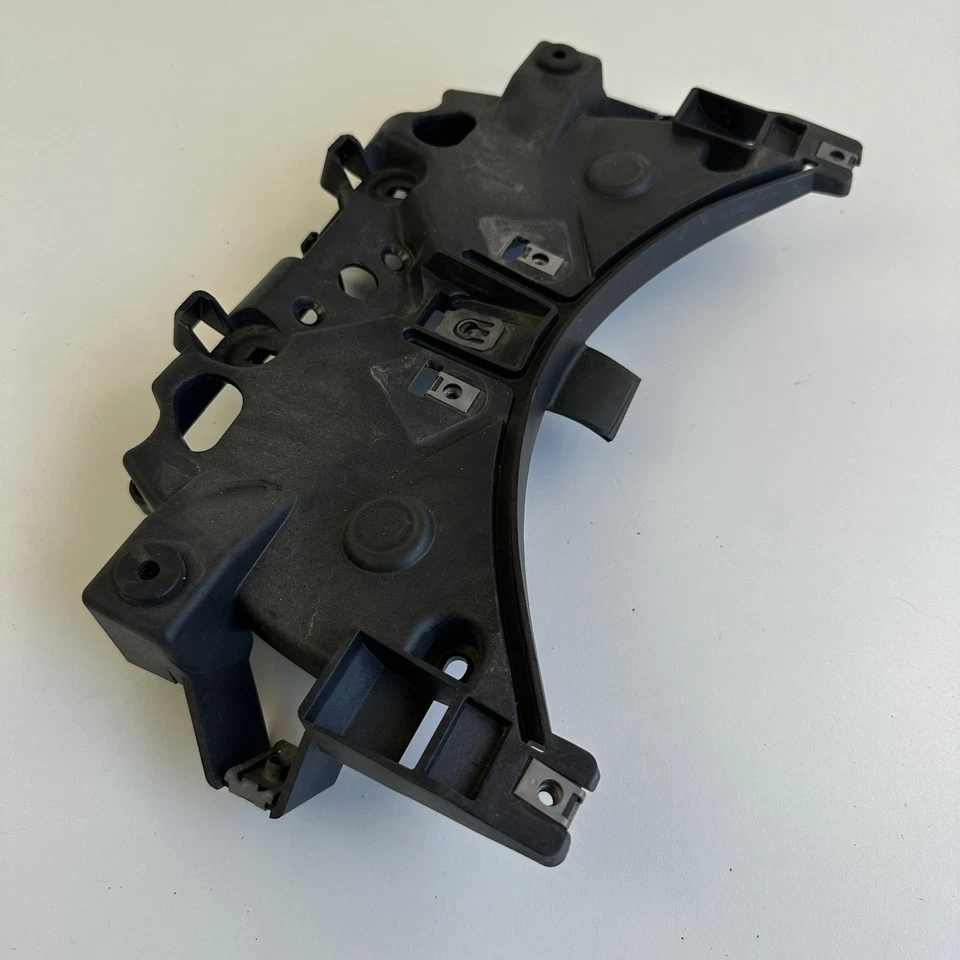 Soporte de montaje del marco del asiento trasero Triumph Street Triple S 660 2018 2070384 Foto 2 de 4