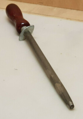 Aiguiseur Couteaux Ancien FISCHER – Double Roulette Acier, Manche Bois (XXe)