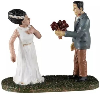 Lemax Spooky Town Halloween Village Accessory Dating Clients Holds Bouquet 42305