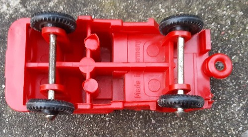 ***VINTAGE PLASTIKAUTOS*KUNSTSTOFFAUTOS*2 x MERCEDES UNIMOG*ROT*GERMANY*** - Bild 9 von 10