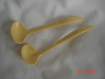 CLEAN!  LOT 2 Vtg. TUPPERWARE HARVEST GOLD CONDIMENT / SAUCE / GRAVY LADLES