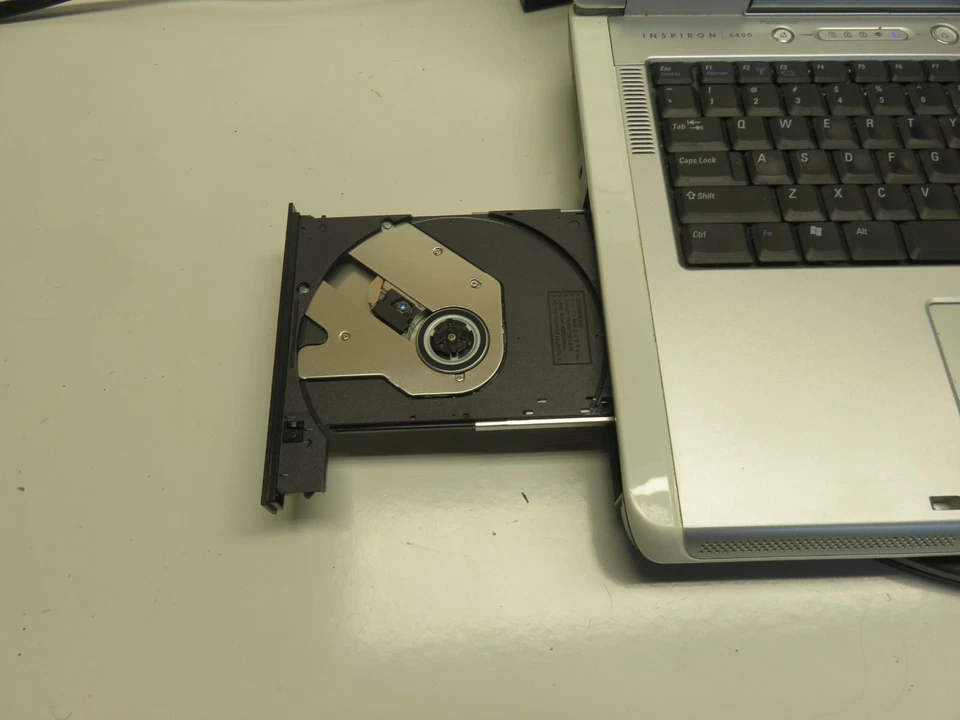 Notebook Dell Inspiron 6400 Intel Core Duo 1GB Ram 250GB HDD Windows XP - Imagem 2 de 4