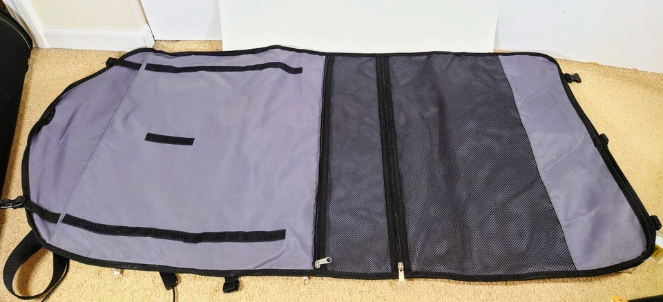 Bolsa de viaje tubular Sky Roll negra y equipaje negro. Limpio en muy buen estado Foto 4 de 4