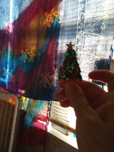 VTG D&E JULIANA Christmas Tree Brooch GREEN NAVETTE CABOCHONS Red Dangles - Picture 11 of 18