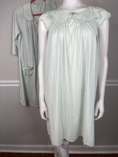 Vtg Shadowline Nigjtgown Robe Peignoir 2 PC Set Nylon Green USA Sz small flaw