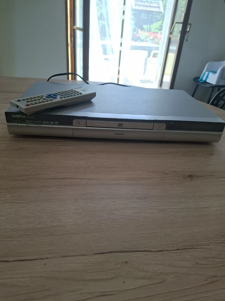 SigmaTek DPX-100 Lecteur DVD DivX MP3 JPEG Dolby Digital Argenté - Photo 1/1