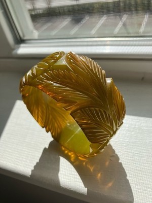 Rare Vintage Wide Daisy Carved Translucent Green Bakelite Bangle Bracelet Tested