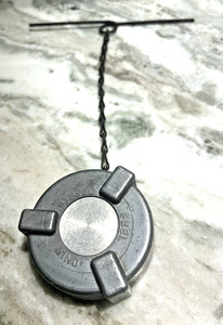 Non- Locking Aluminum Diesel Fuel Tank Cap with safety Chain & Crossbar