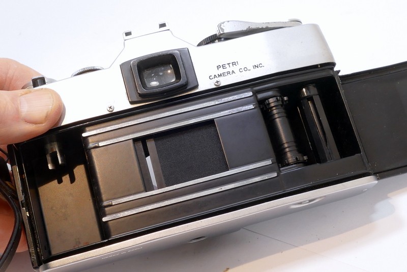 Petri FT 35mm SLR film camera, shutter stuck, for parts repair