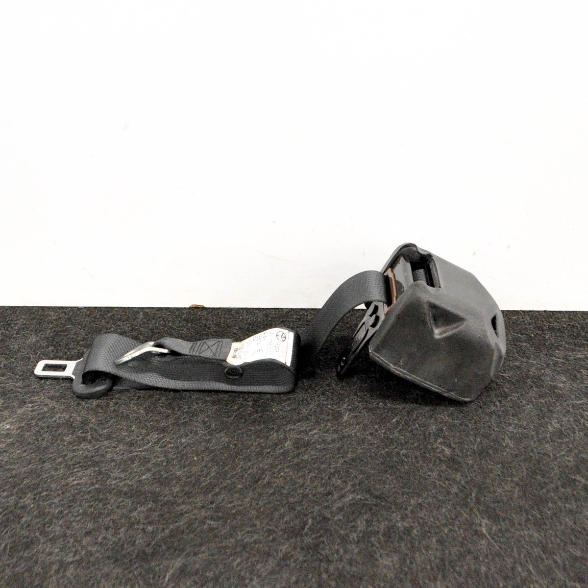 TOYOTA AURIS TOURING SPORTS Rear Left Seat Belt 73360-02720 2015