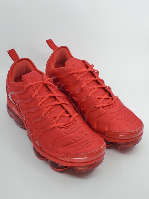 triple red nike air vapormax plus