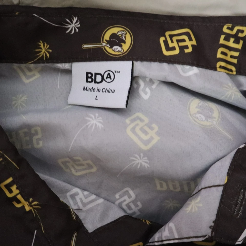 San Diego Padres BDA Men's Short Sleeve Printed Polyester Button Shirt Size L - Image 4 of 4