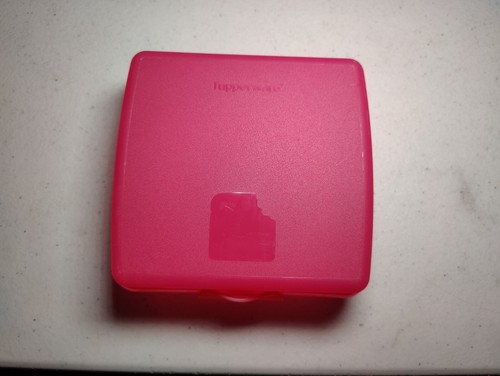 NEW Tupperware Sandwich Keeper 5 in Square Clamshell Pink #3752D-3 FREE SHIP!! - 第 1/5 張圖片