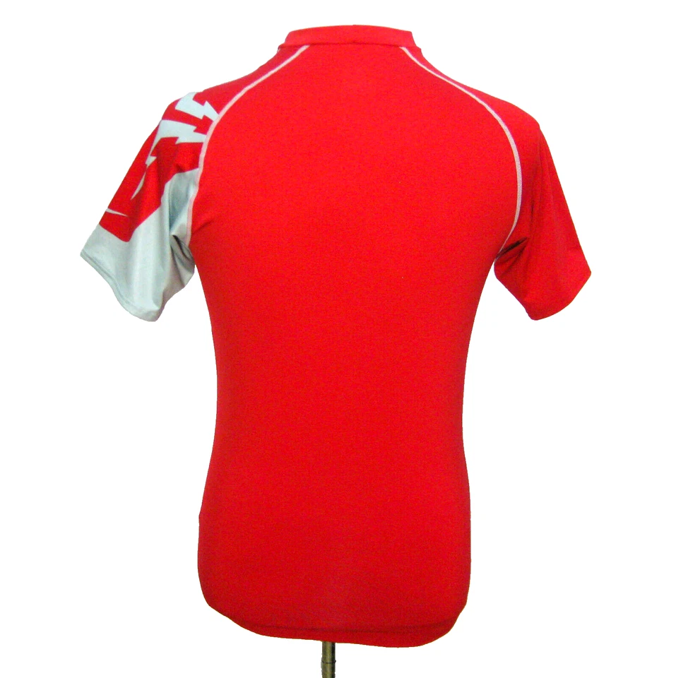Camiseta deportiva Nike para niño talla juvenil XL roja y plateada manga corta Foto 4 de 4