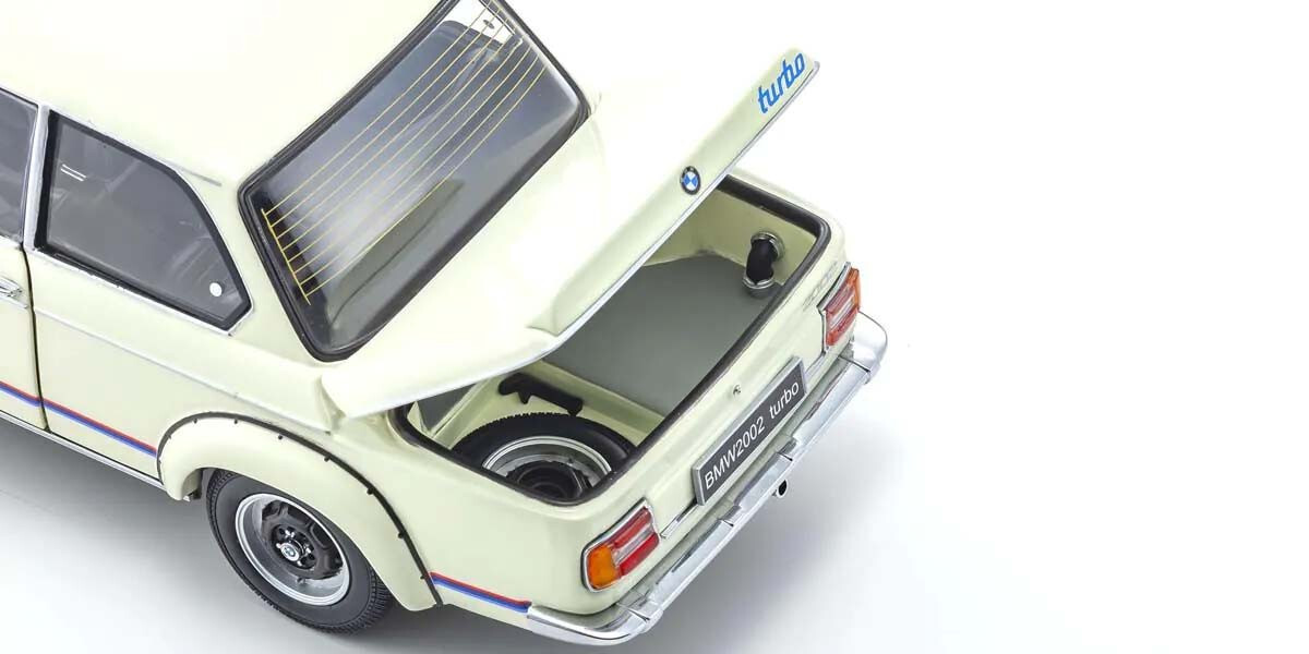 New KYOSHO BMW 2002 TURBO 1974 1:18 Model Car WHITE 08544W KidBX