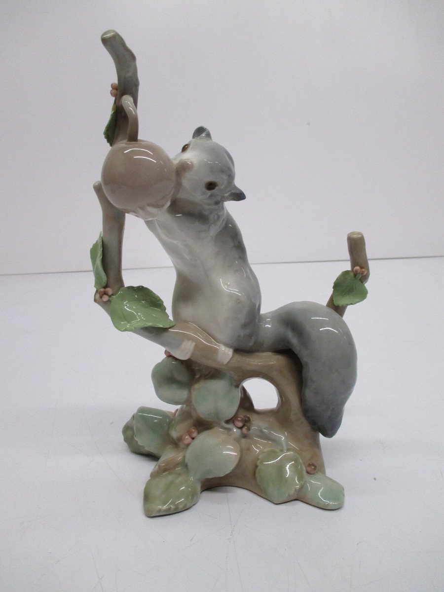 Vtg Lladro Spain Porcelain Figurine Squirrel Fruit On Tree
