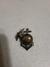 Vintage United States Marine Corps USMC EGA Eagle Globe Anchor Screw Back Pin 1"