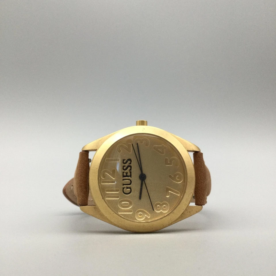 Vintage Guess Gold Tone 35mm Watch Leather Strap Embossed New Battery - Image 4 of 4