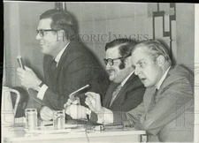 1971 Press Photo Dutton Brookfield & Charles Wheeler Jr. speak at Jewish Center