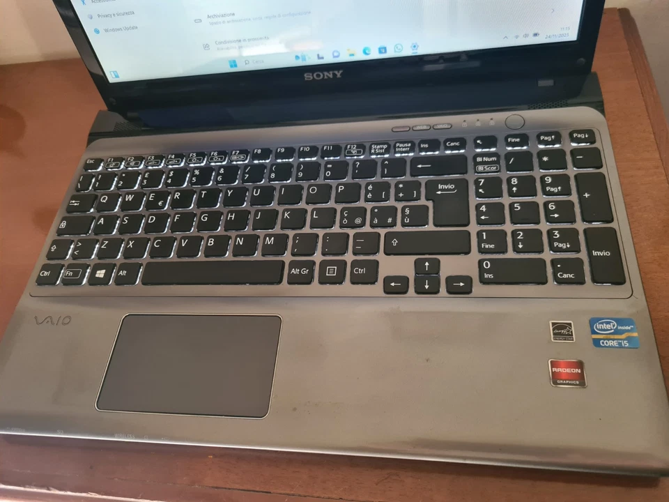 Sony Vaio Sve151c11m Cpu i5 Ssd 240 Ram 8 Giga  15,6" Windows 11 Pro - Immagine 3 di 4