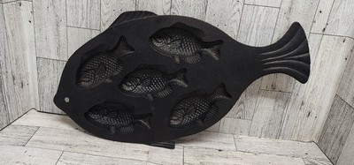 Old Mountain 2007 Cast Iron Fish Shaped Cornbread Cake Biscuit Pan